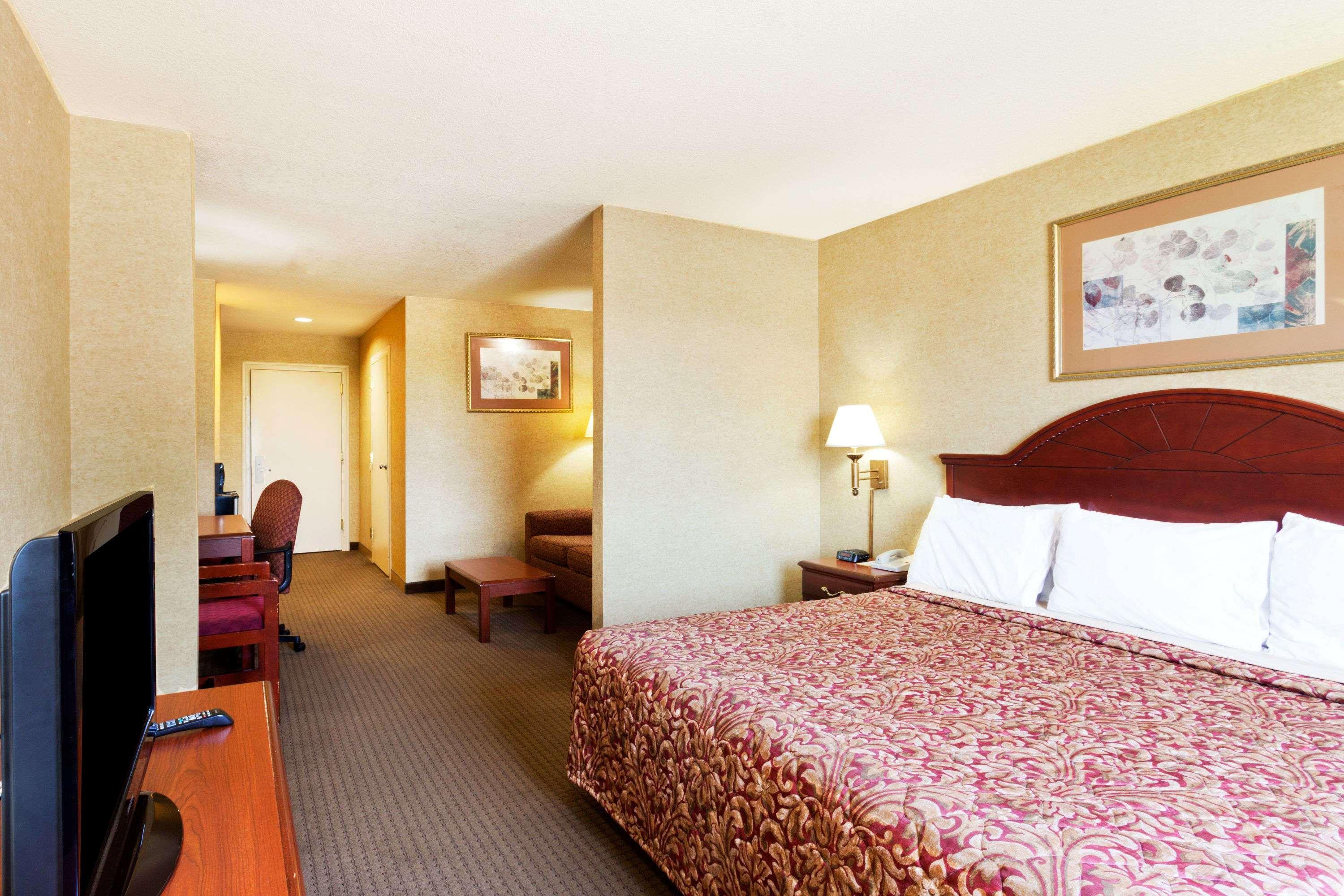 Days Inn & Suites By Wyndham Wynne Exteriér fotografie