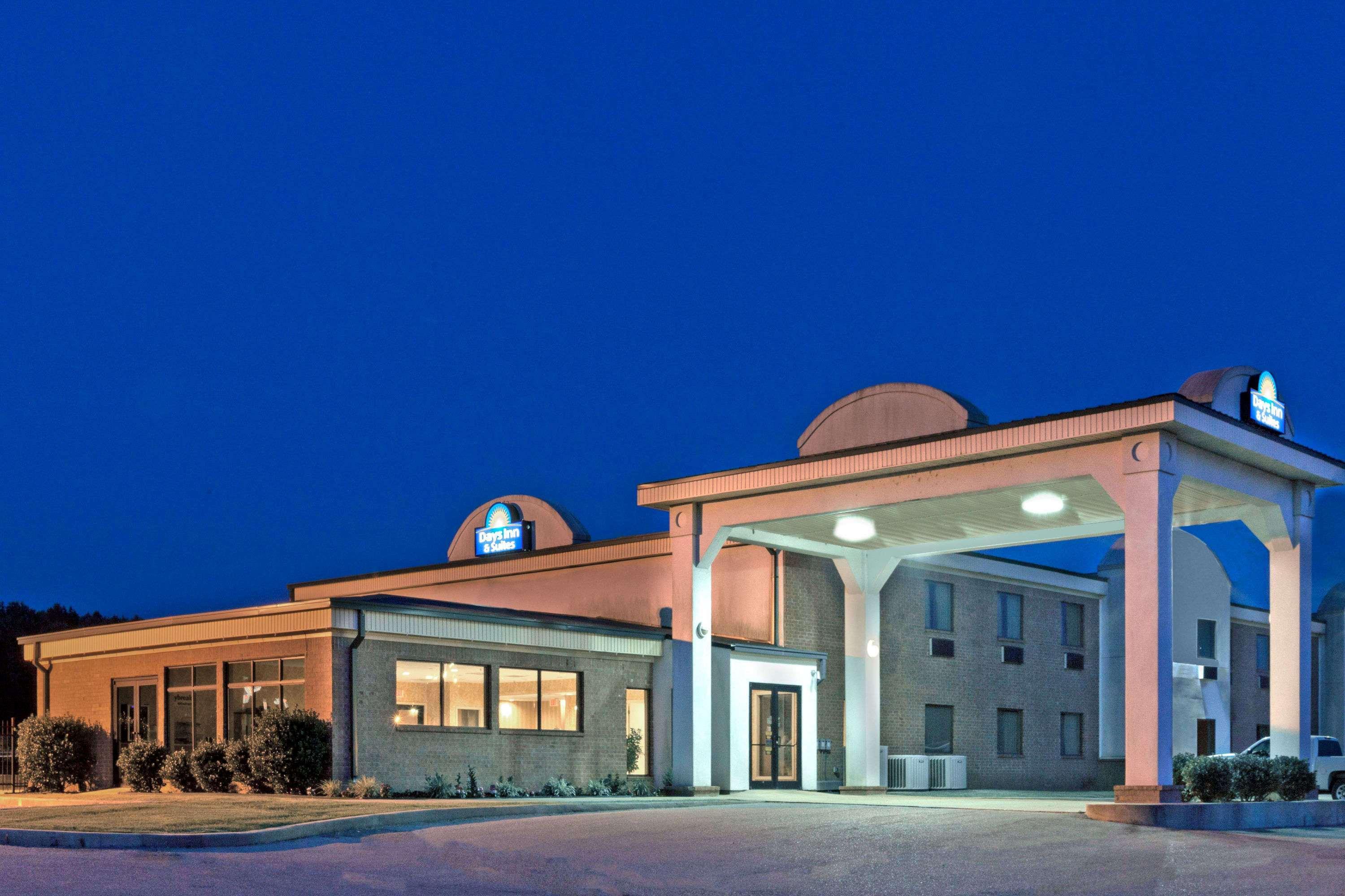 Days Inn & Suites By Wyndham Wynne Exteriér fotografie