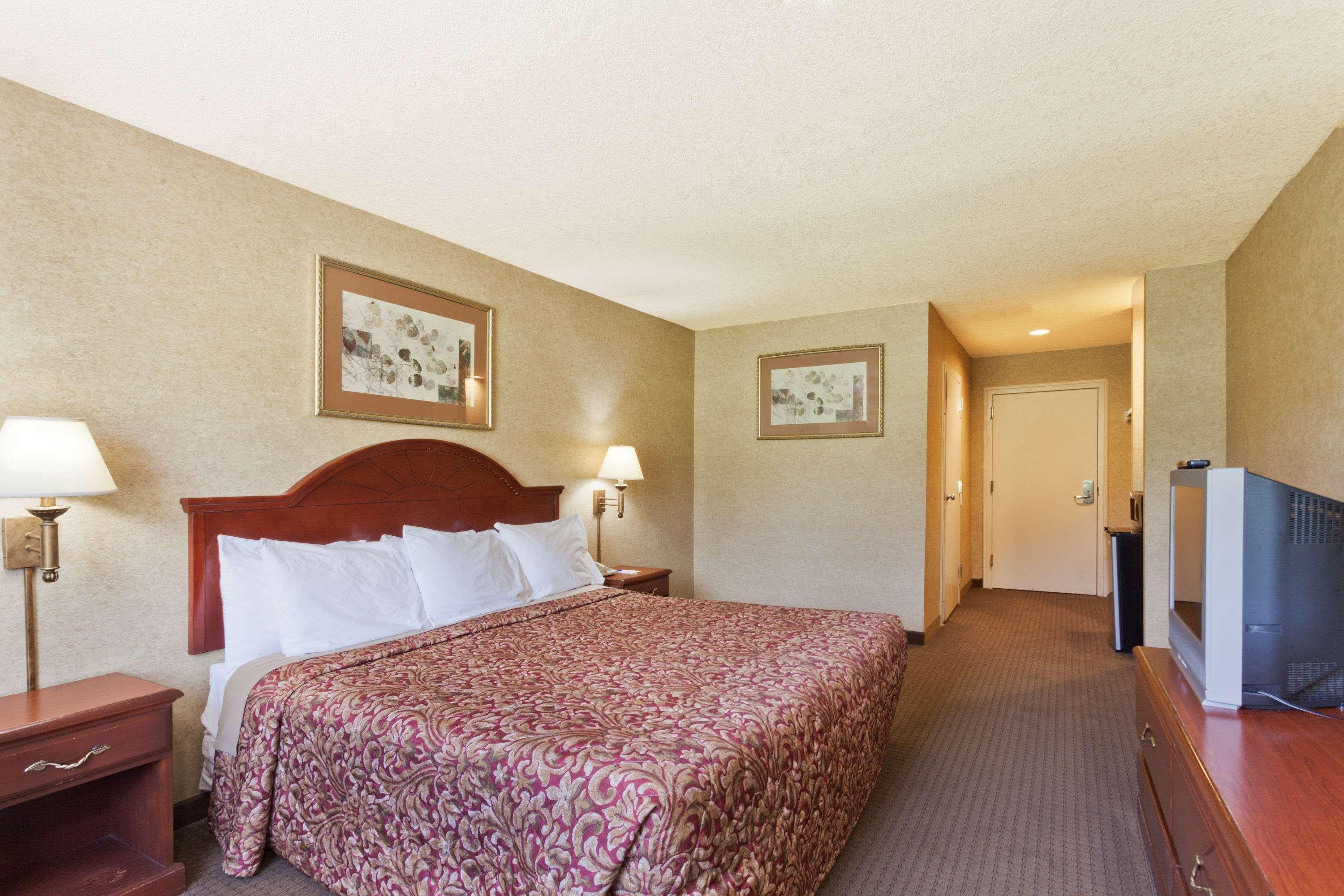 Days Inn & Suites By Wyndham Wynne Exteriér fotografie