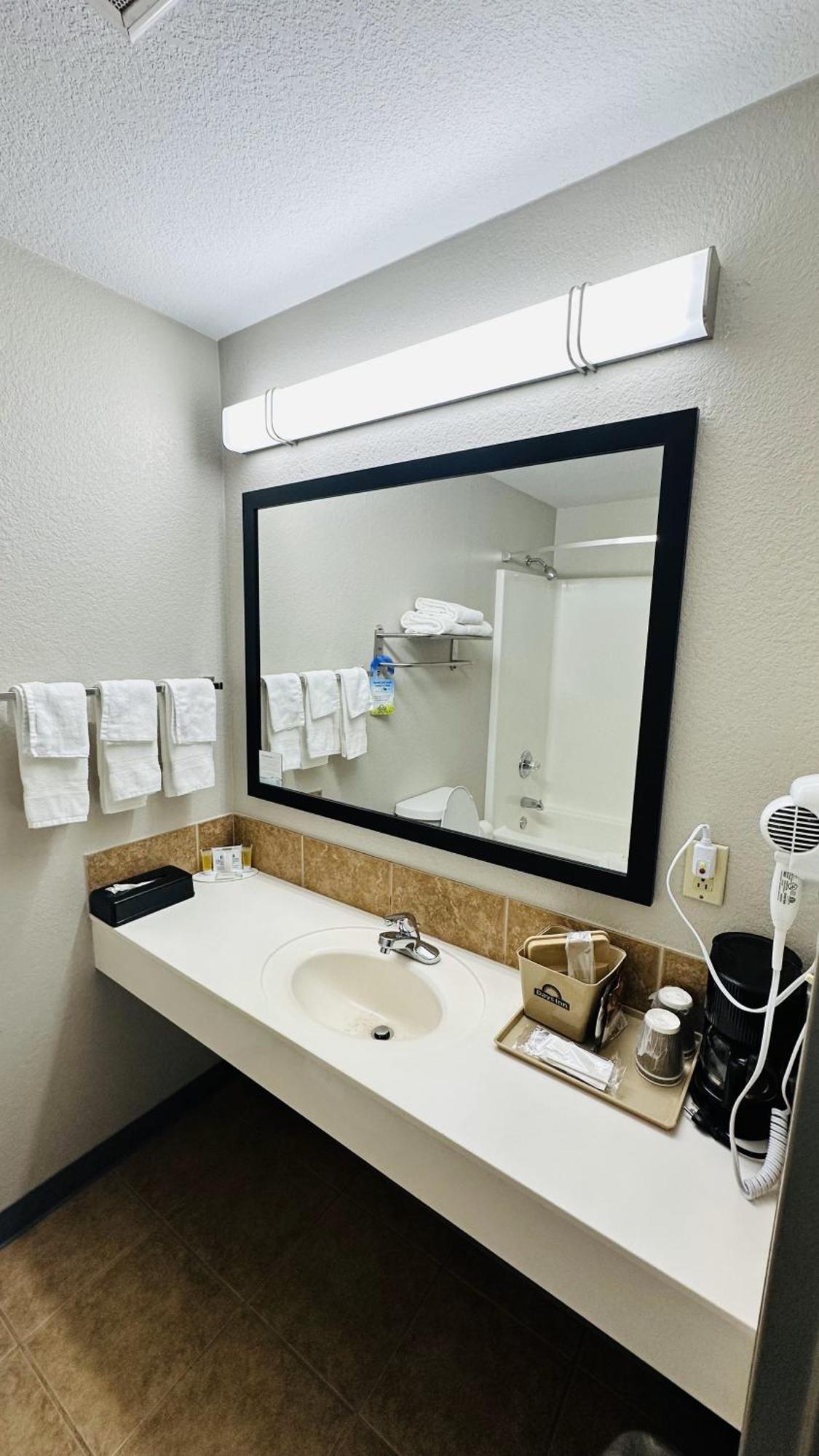 Days Inn & Suites By Wyndham Wynne Exteriér fotografie